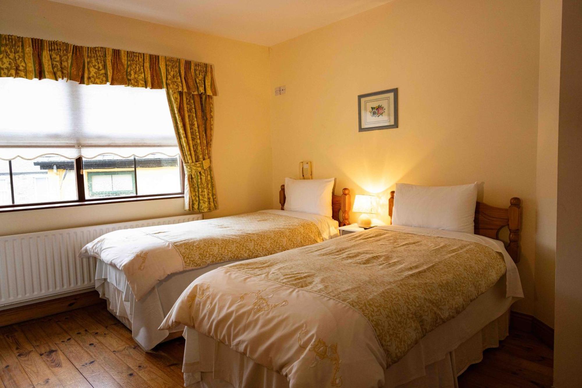 Mccarthy'S Westport Bed & Breakfast Екстериор снимка